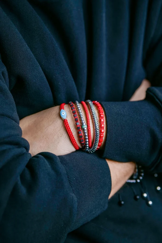 دستنبد قرمز دستبند رد استرینگRED STRING Bracelet اکسسوری رنگی دستبند چندتایی دستبند نخی قرمز