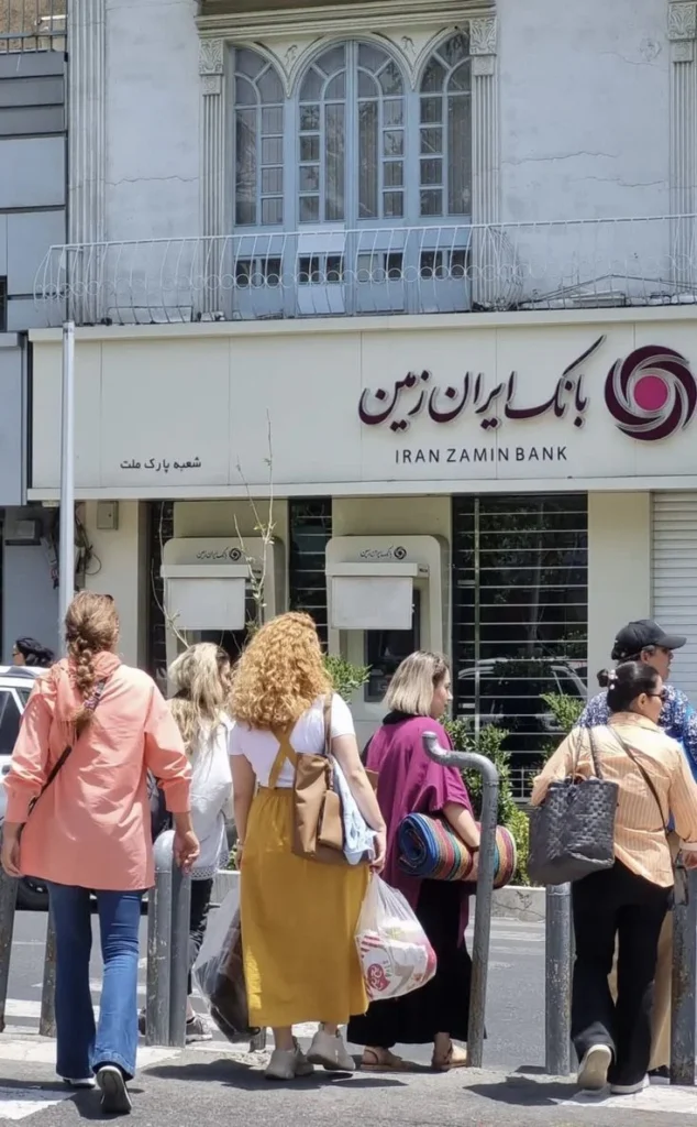 چه کسی مد را در ایران میسازد؟برند ها یا خیابان؟ 6 روایتی از مدسازی در ایران بدون هفتههای مد، ماه مد، رانوی و بدون رسانه مد تصویر 6 1 چه کسی مد را در ایران میسازد؟برند ها یا خیابان؟
