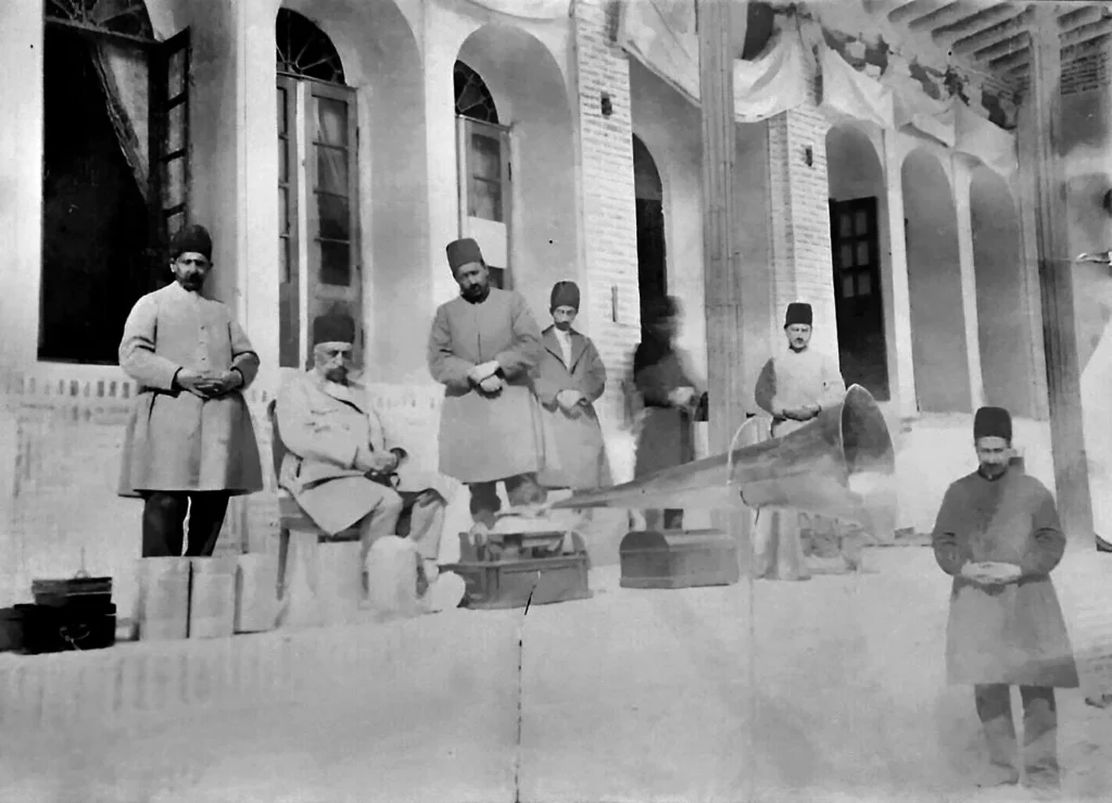 موسیقی؛ صدایی که در تصویر زندگی میکند 14 از نت تا تصویر؛ بررسی سفر موسیقی در تاریخ انسان تا عصر حاضر 14 1 موسیقی؛ صدایی که در تصویر زندگی میکند