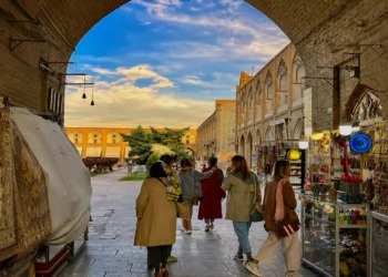 چه کسی مد را در ایران می‌سازد؟برند ها یا خیابان؟