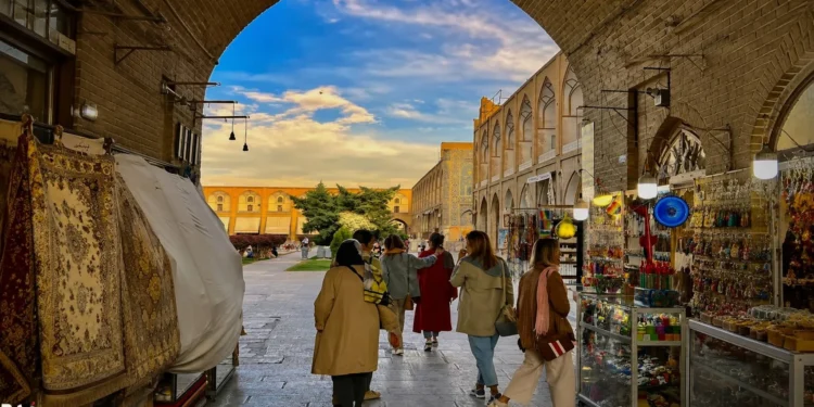 چه کسی مد را در ایران می‌سازد؟برند ها یا خیابان؟