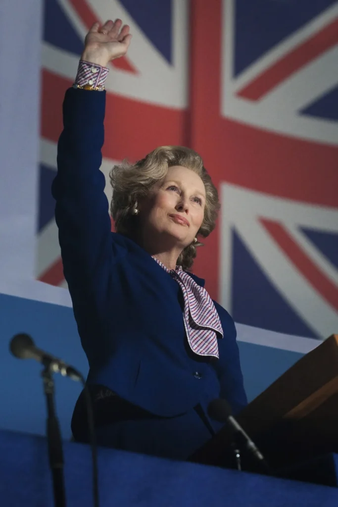 Meryl Streep as Margaret Thatcher The Iron Lady پیش از اولین دیالوگ، لباس همه چیز را لو داده
